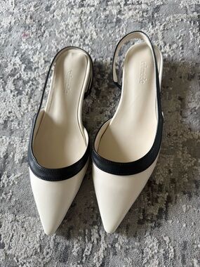 Pointed Slingback Flats in Cream and Black - Women's Shoes